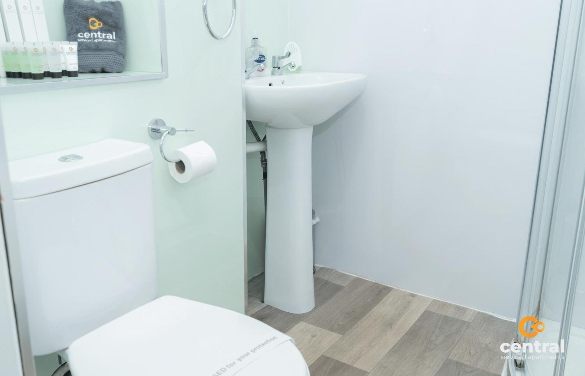 Central Serviced Apartments - 2 Bedroom - Ground Floor - Monthly & Weekly Bookings Welcome - Free Street Parking - 2 Double Beds - Wifi - Smart Tvs In Rooms - Fully Equipped - Heating 24-7 - Contractor & Short Stay Favourite Dundee Exterior foto