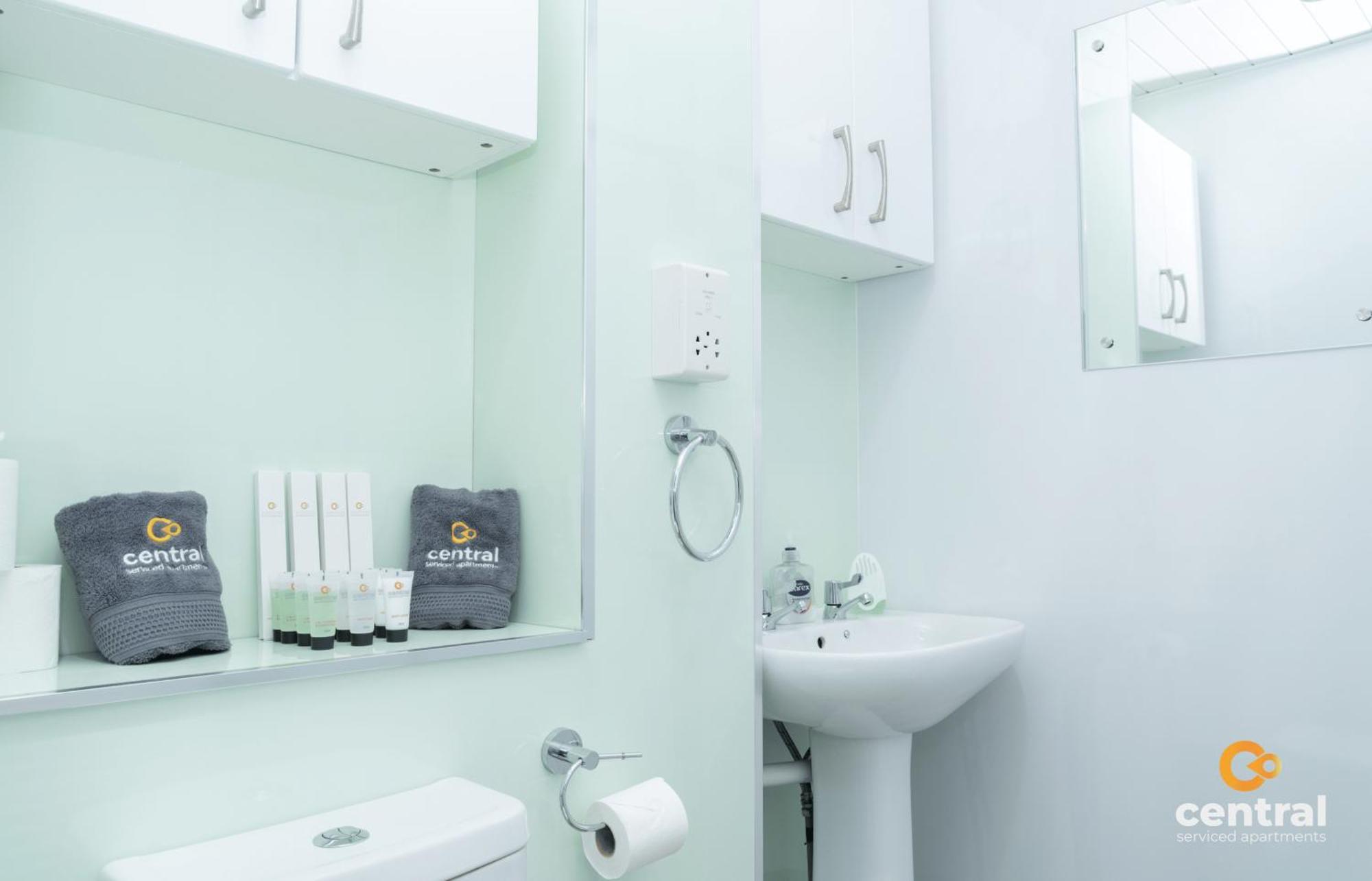 Central Serviced Apartments - 2 Bedroom - Ground Floor - Monthly & Weekly Bookings Welcome - Free Street Parking - 2 Double Beds - Wifi - Smart Tvs In Rooms - Fully Equipped - Heating 24-7 - Contractor & Short Stay Favourite Dundee Exterior foto